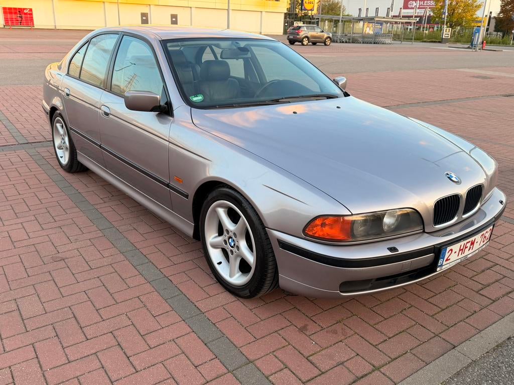 Bmw 520i Automatique e39 1997, Autos, Cuir, Achat, 110 kW, Carnet d'entretien