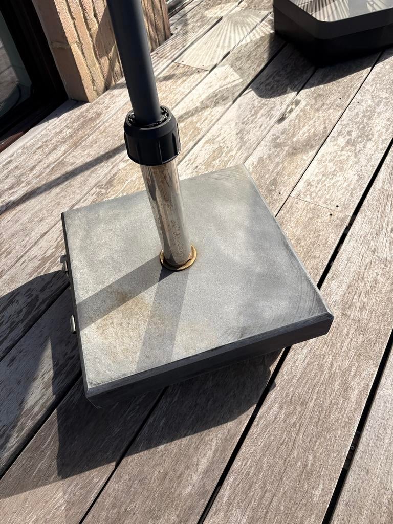 Base de parasol avec roues pivotantes 40 kg, Enlèvement, Utilisé, Base de parasol