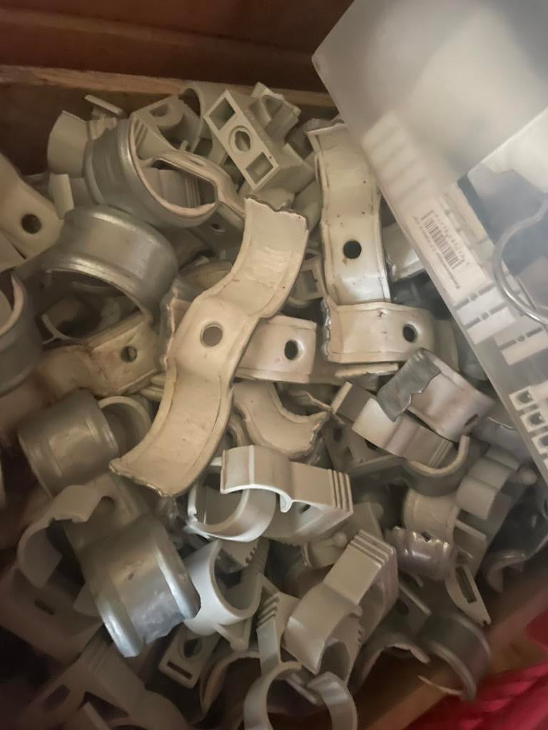 Lot de matériel de fixation pour chauffage, Enlèvement, Neuf, Autres types