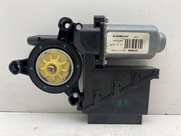 Moteur de vitre portière d'un Volkswagen Polo, Autos : Pièces & Accessoires, Carrosserie & Tôlerie, Volkswagen, Utilisé, 3 mois de garantie