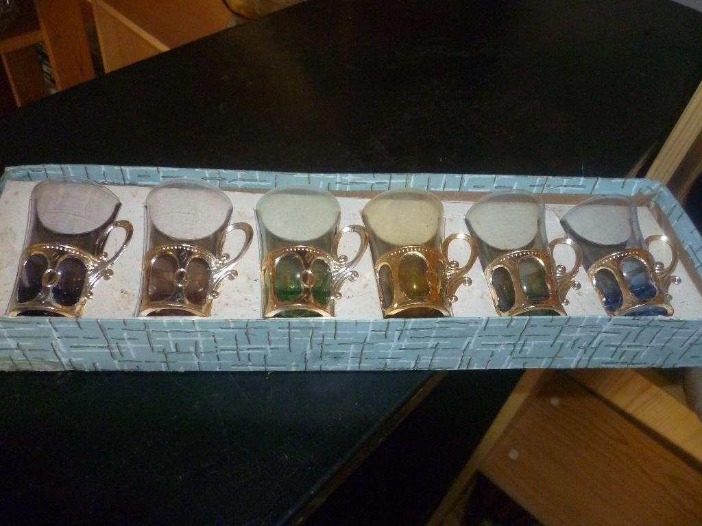 SET OUDE GLAZEN, Ophalen