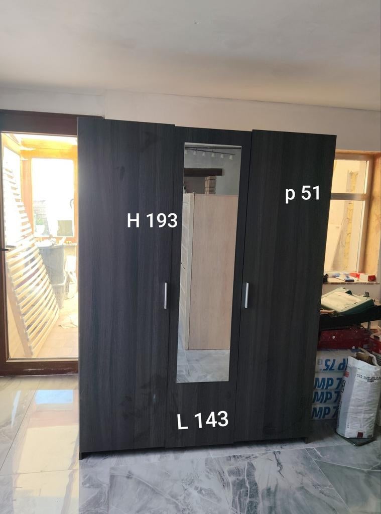 Garde robe 
3 portes