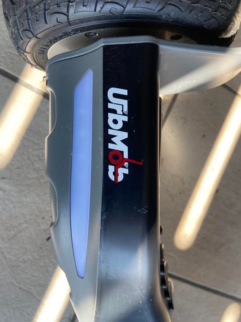 HOVERBOARD.NL avec chargeur, très peu servi,voir pneus, Enlèvement, Comme neuf