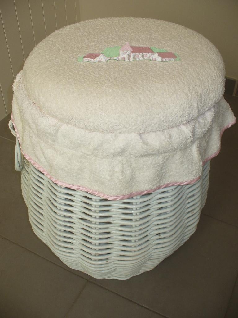 Rieten linnen mand, Ophalen