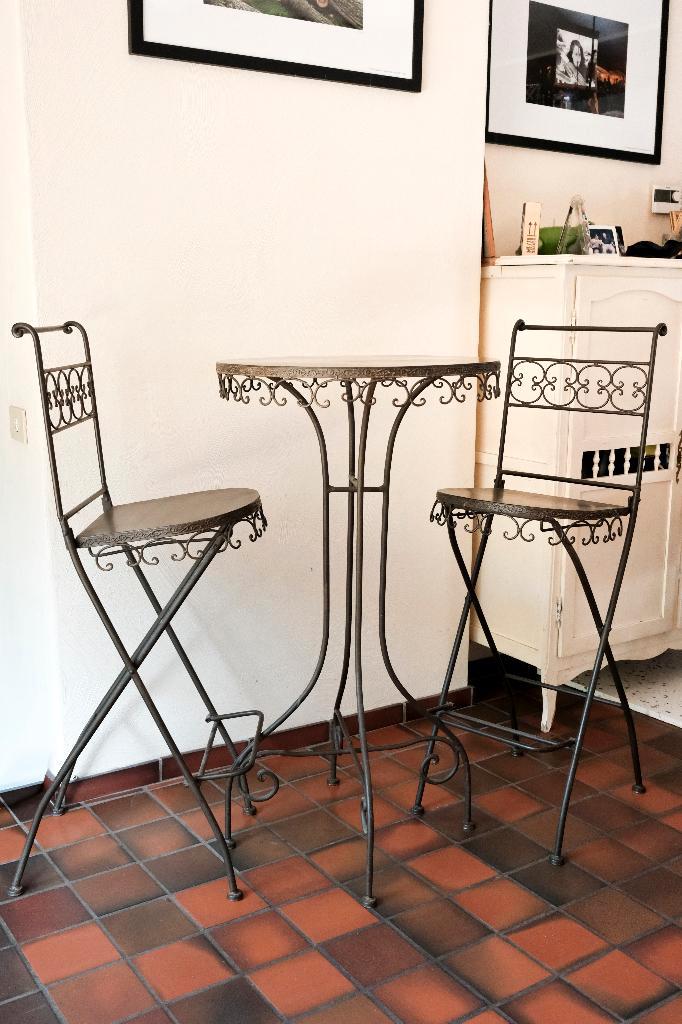 Set bistrot fer forgé (table + 2 chaises hautes), Maison & Meubles, Tables | Tables à manger, Utilisé, 50 à 100 cm, 50 à 100 cm
