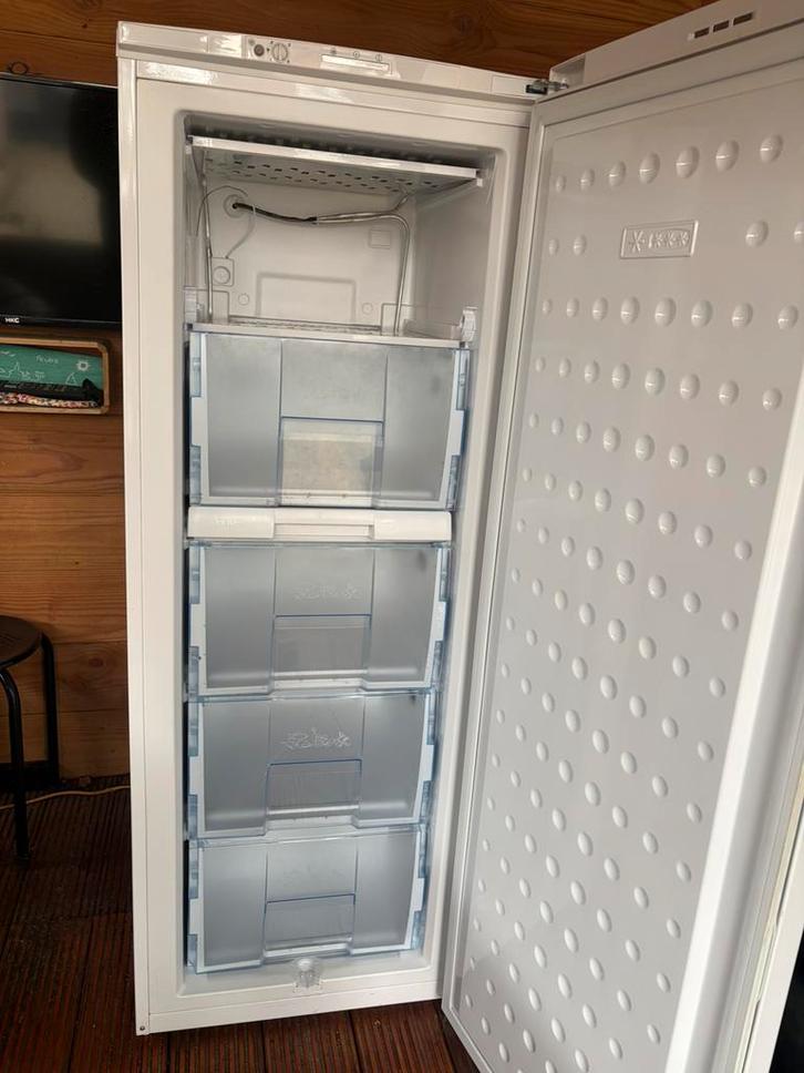 Beko diepvries met 4 laden, 1 ijslade en 1 legvlak., Electroménager, Congélateurs, Utilisé, Autoportant, Congélateur, Congélateur