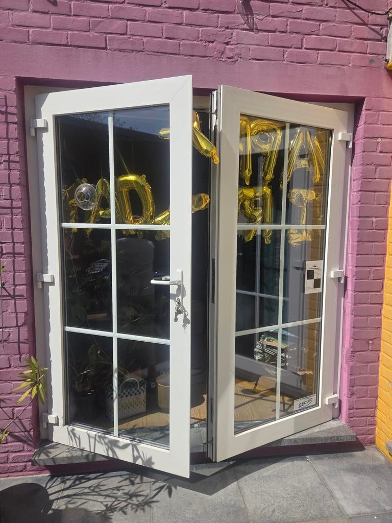 Fenêtre en PVC blanc, Chambranle de porte, Synthétique, Enlèvement, Utilisé