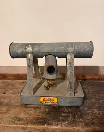 Vintage petroleum verwarming beschikbaar voor biedingen