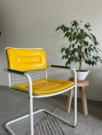 Italiaanse Designerstoel beschikbaar voor biedingen