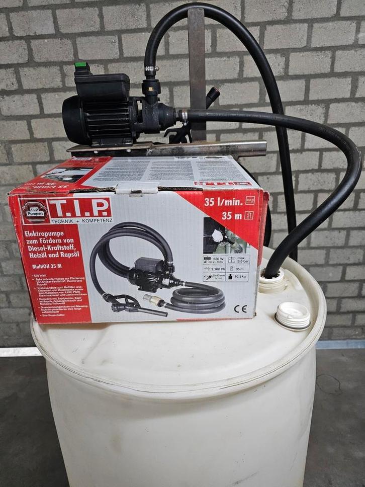 Kunststof brandstof tank 200 ltr met pomp 220 volt op wielen, Diversen, Overige Diversen, Zo goed als nieuw, Ophalen