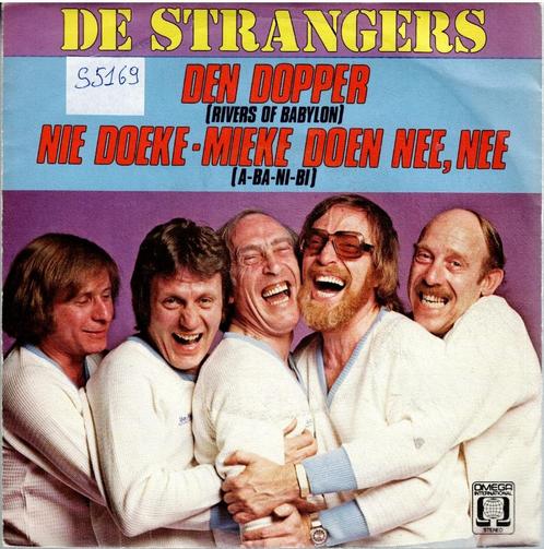 Vinyl, 7"   /  De Strangers – Den Dopper / Nie Doeke-Mieke D, Cd's en Dvd's, Vinyl | Overige Vinyl, Overige formaten, Ophalen of Verzenden