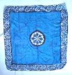 Soie indienne Très grand foulard 89x89cm, Vêtements | Femmes, Vêtements Femmes Autre, Enlèvement ou Envoi, Porté