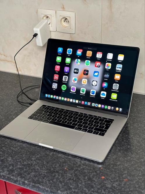 Macbook Pro 15inch 2018 Touchbar, Computers en Software, Apple Macbooks, Zo goed als nieuw, MacBook, 15 inch, Onbekend, 512 GB