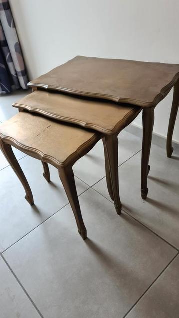 3 houten bijzet tafeltjes