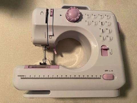 Kleine naaimachine, Hobby en Vrije tijd, Naaimachines en Toebehoren, Zo goed als nieuw, Naaimachine, Ophalen
