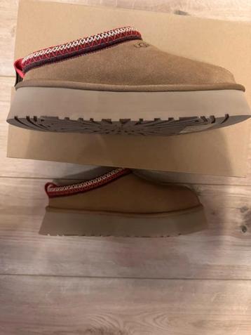 UGG Tazz – Nieuw, Beige, maat 39 beschikbaar voor biedingen