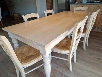 Mooie eikenhouten uitrekbare keukentafel met 8 stoelen  beschikbaar voor biedingen