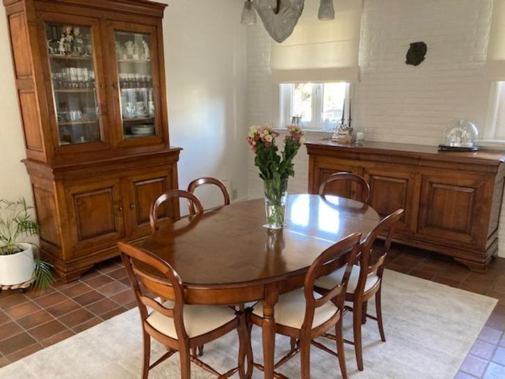 EETKAMER MASSIEF KERSELAAR, Huis en Inrichting, Complete eetkamers, Zo goed als nieuw, 6 tot 8 stoelen, Ophalen