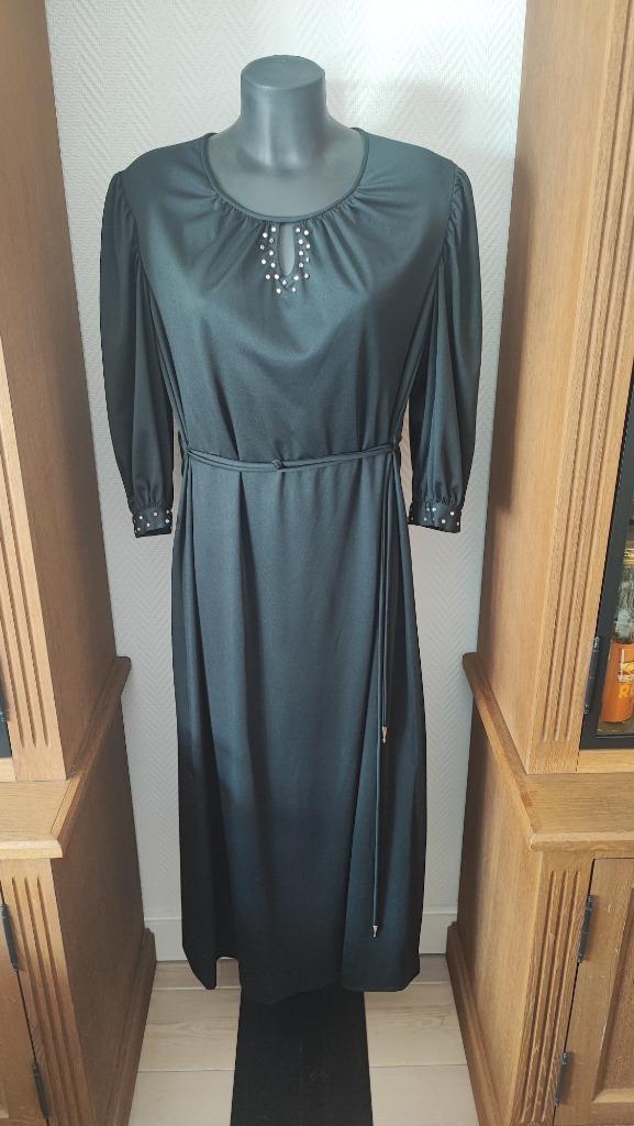 Zwart gala kleed in goede staat met steentjes maat 46, Kleding | Dames, Jurken, Zo goed als nieuw, Maat 46/48 (XL) of groter, Zwart