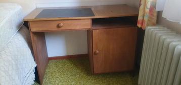 TE KOOP DEGELIJK BUREAU beschikbaar voor biedingen