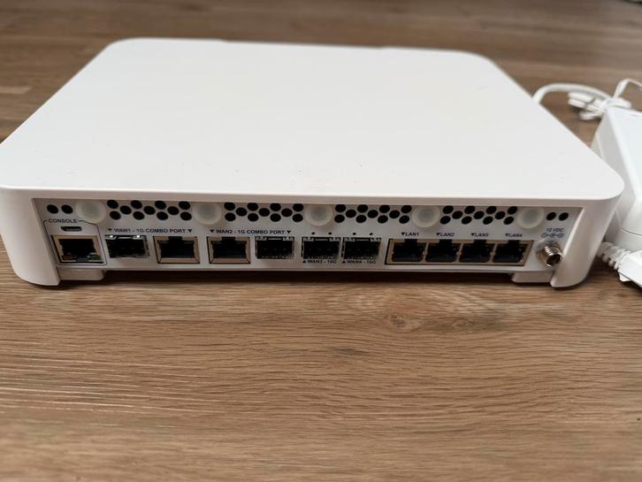 Netgate SG 6100 Max met pfsense +, Computers en Software, Routers en Modems, Zo goed als nieuw, Router, Ophalen of Verzenden