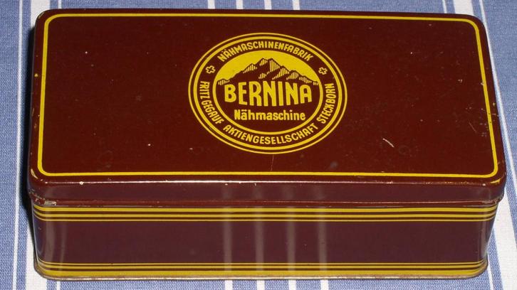 Blikken doosje Naaimachinefabriek Bernina Steckborn, Collections, Boîte en métal, Utilisé, Autre, Autres marques, Enlèvement ou Envoi