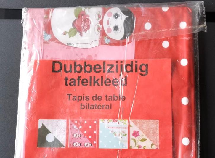 tafelkleed matroesjka plastiek dubbelzijdig 180cm x 140cm, Huis en Inrichting, Tafelkleden, Nieuw, Binnen, Buiten, Ophalen of Verzenden