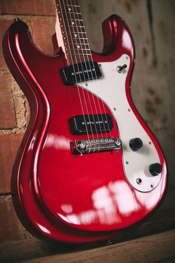 Harley Benton MR - Candy Apple Red - Mosrite - Als NIEUW! beschikbaar voor biedingen