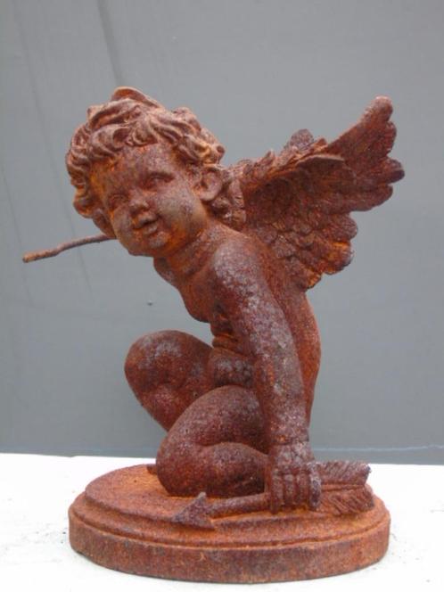 statue d un angelot cupidon en fonte patiné rouillé ..., Jardin & Terrasse, Statues de jardin, Neuf, Ange, Métal, Enlèvement ou Envoi