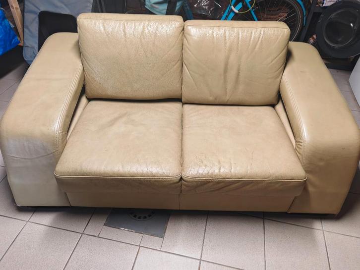Gratis af te halen: zetel 2-zit beige/crèmekleur, Huis en Inrichting, Zetels | Zetels, Gebruikt, Rechte bank, Tweepersoons, Kunststof