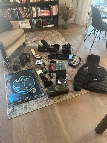 Tomorrowland / cleaning up my collection with unique pieces beschikbaar voor biedingen