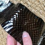 stuk echt slangenleer slangenhuid chocolade bruin (rest), Gebruikt, Bruin, Leer of Kunstleer, Ophalen of Verzenden