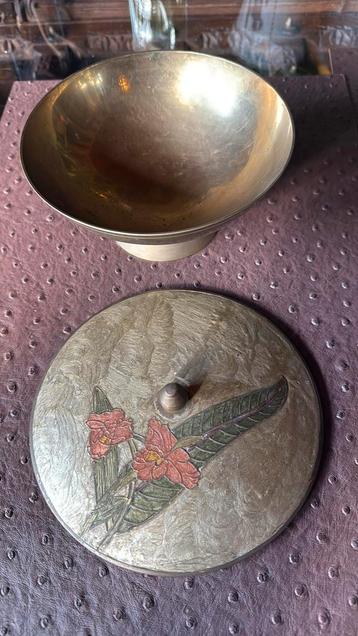 Vintage messing schaaltje beschikbaar voor biedingen