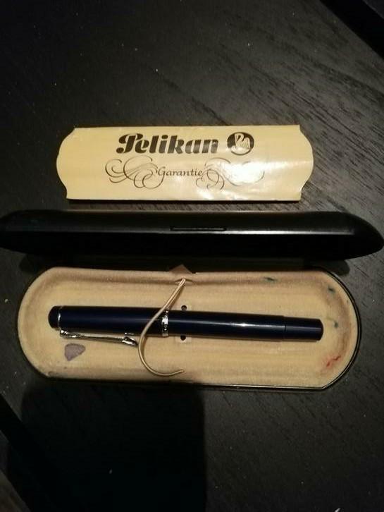 Mooi vintage vulpen pelikan AG-D-3000 Hannover donker blauw, Verzamelen, Pennenverzamelingen, Zo goed als nieuw, Vulpen, Overige merken