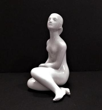 1960s Royal Dux Czechoslovakia white porcelain figurine, Enlèvement ou Envoi