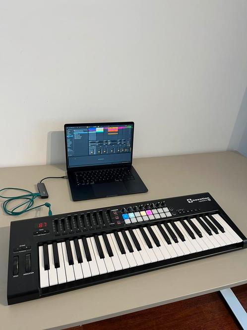 Novation Launchkey 49 MK2, Muziek en Instrumenten, Midi-apparatuur, Zo goed als nieuw, Ophalen