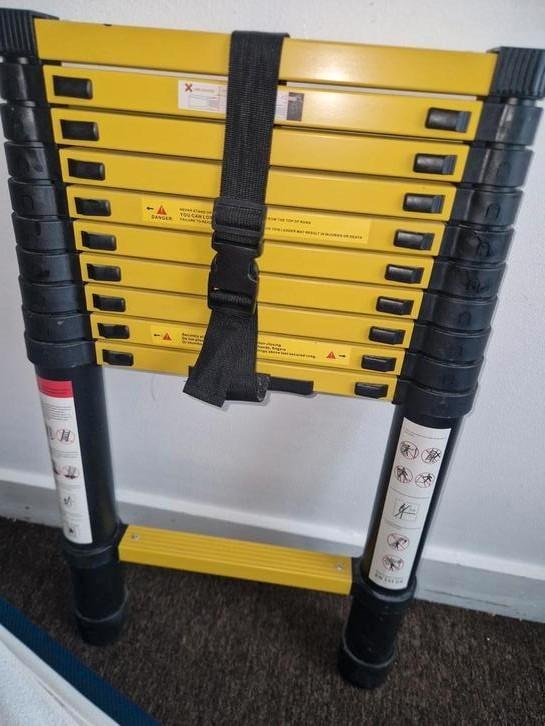 Échelle télescopique pliable, Doe-het-zelf en Bouw, Ladders en Trappen, Zo goed als nieuw, Ladder, Ophalen