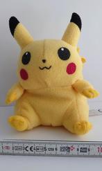 Pikachu, pluche knuffel Pokémon, Origineel van 1e Generatie, Hobby en Vrije tijd, Verzamelkaartspellen | Pokémon, Ophalen of Verzenden