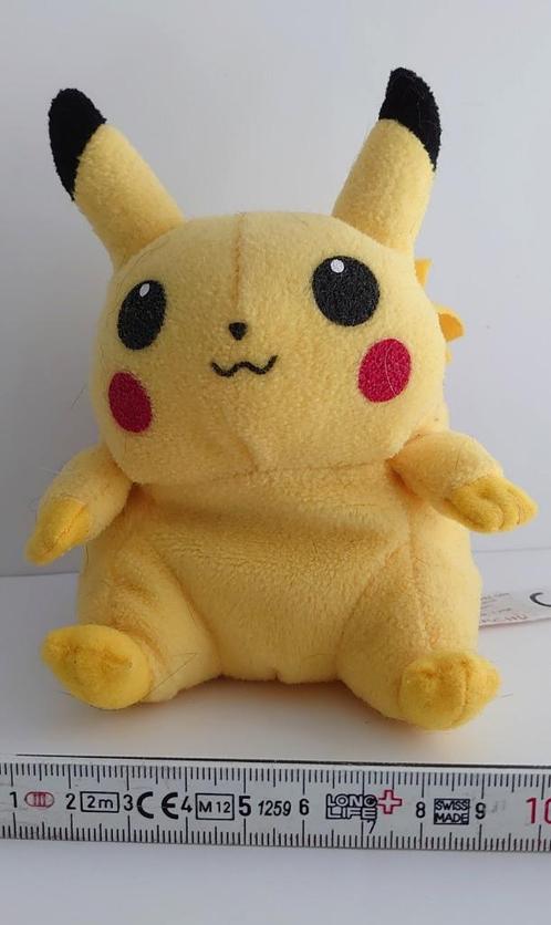 Pikachu, pluche knuffel Pokémon, Origineel van 1e Generatie, Hobby en Vrije tijd, Verzamelkaartspellen | Pokémon, Zo goed als nieuw