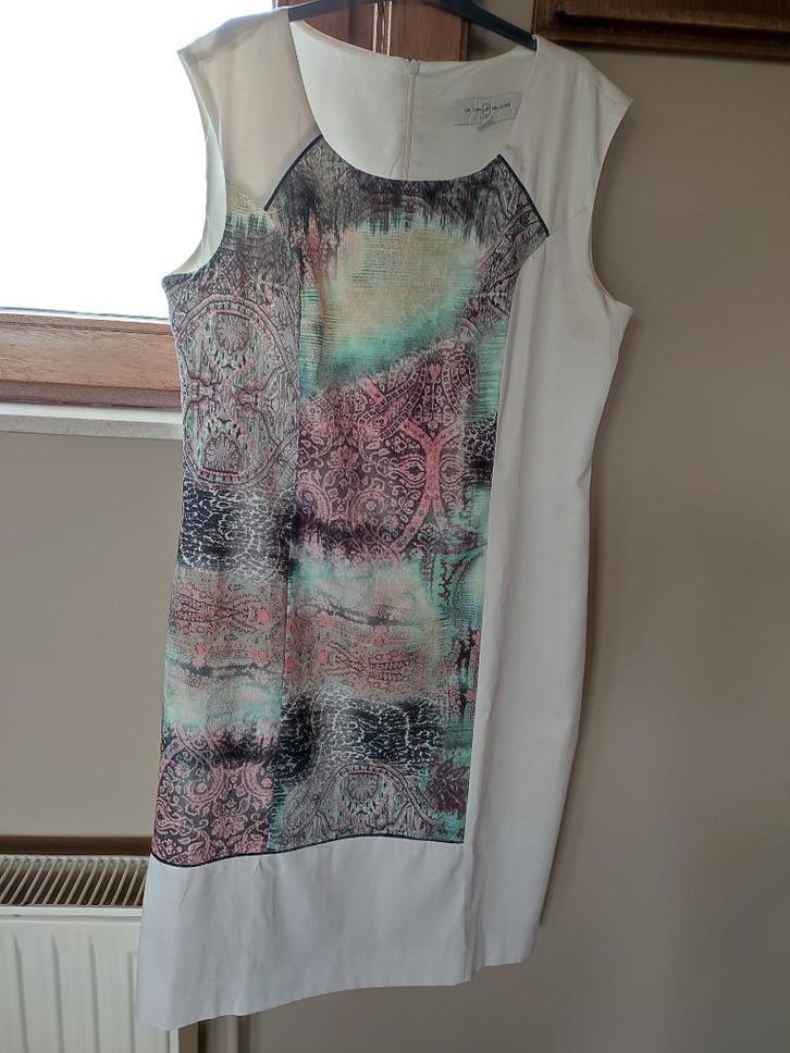 Jurk „Een dag elders”, Kleding | Dames, Jurken, Zo goed als nieuw, Maat 42/44 (L), Beige, Ophalen of Verzenden