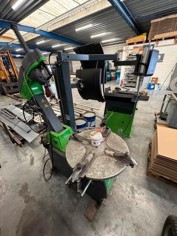 Banden machine en balanceer machine bosch beschikbaar voor biedingen