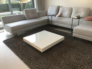 Mooie hoogglans salontafel van merk Natuzzi beschikbaar voor biedingen