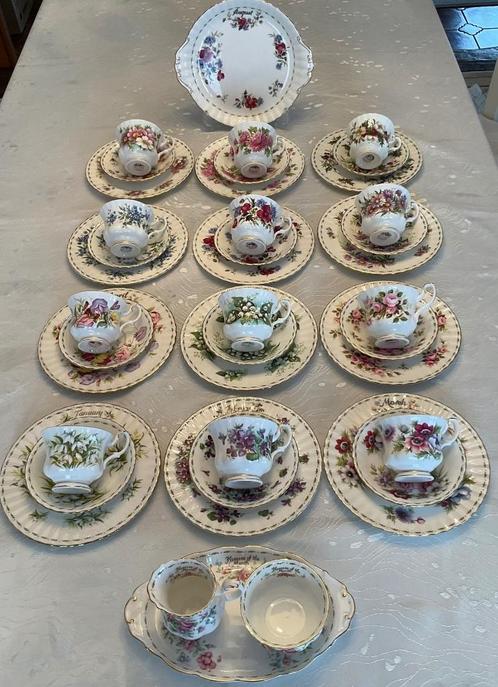 Servies Royal Albert  Flowers of the month 40 pièces 12, Antiek en Kunst, Antiek | Servies compleet, Ophalen