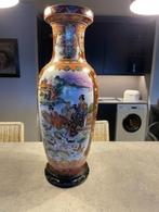 Chinese vaas op voet, Antiek en Kunst, Antiek | Vazen, Ophalen