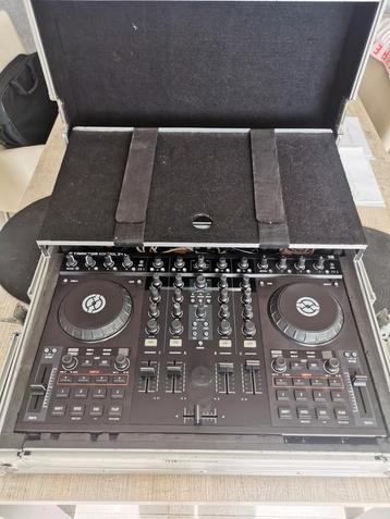 NI Massive Traktor S4 MK1 + Flightcase beschikbaar voor biedingen