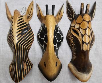 Décoration murale masques girafes africains en bois sculpté 