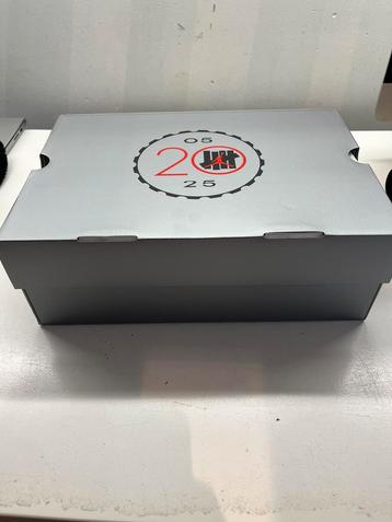 Air jordan 4 x undefeated beschikbaar voor biedingen