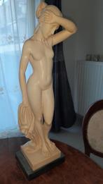 Magnifique statue jeune femme nue en resine de marbre, Enlèvement