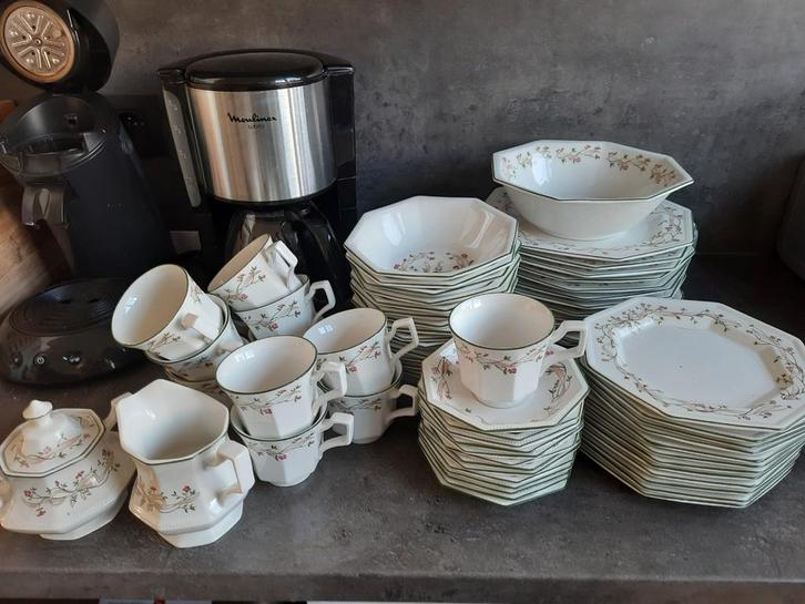 Volledig Engels servies 12 pers.  ., Huis en Inrichting, Keuken | Servies, Nieuw, Compleet servies, Wedgwood, Keramiek, Ophalen
