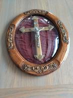 Kruisbeeld(crucifix) in een houten lijst met glas., Ophalen